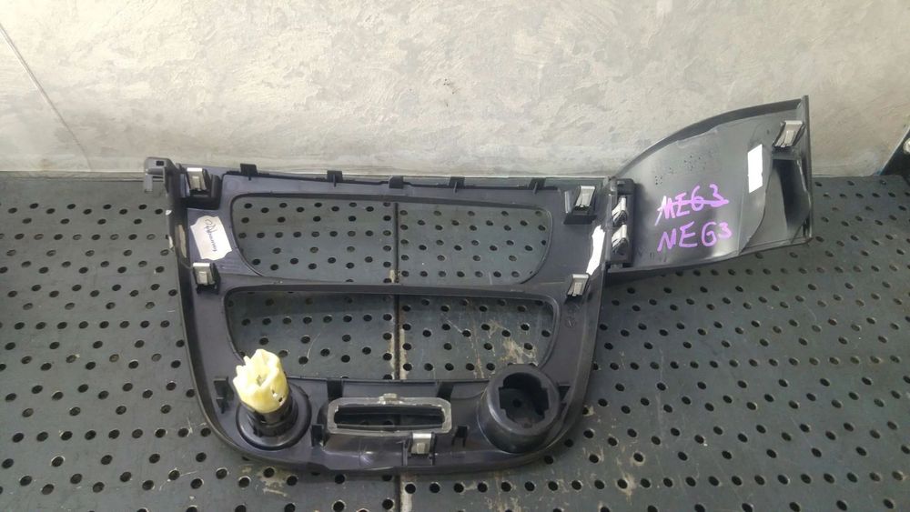 Rama consola centrala renault megane 3 682600003r