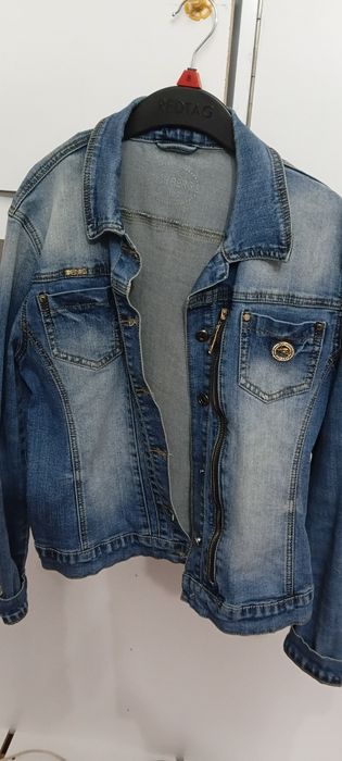 Продаются куртки и верхние одежды