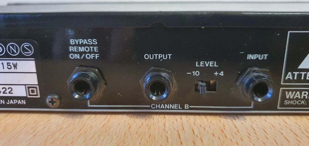 Vând egalizator Roland GE-215