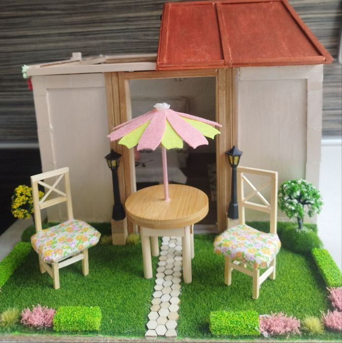 Дървена къща за кукли