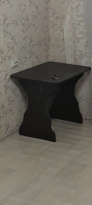 Продам стол универсал