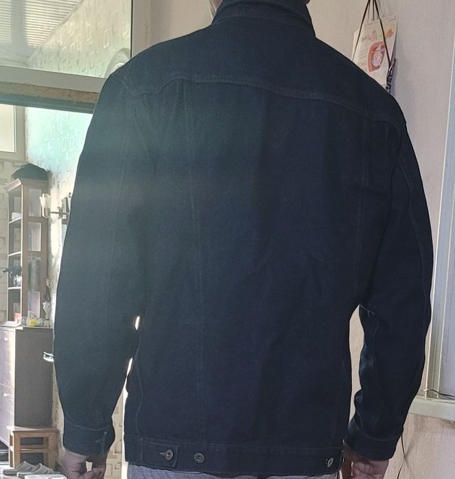 Продаётся мужская джинсовая куртка