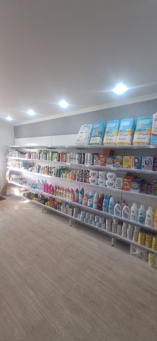 Стеллажи, витрины