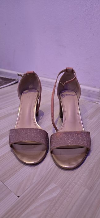 Розово-сребристи сандали
