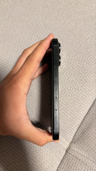 iPhone 16 Pro 128GB Black Titanium – отлично състояние, с гаранция