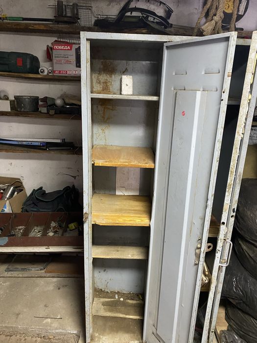 Продам железный шкаф