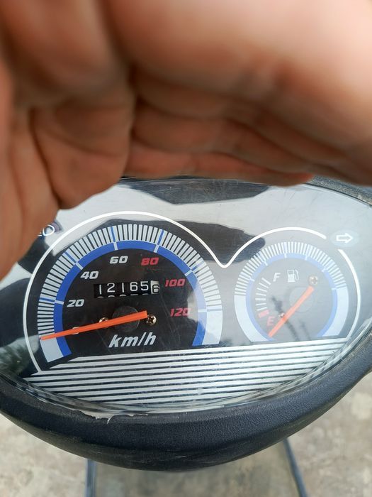 Skuter ,benzinli tezligi 80km/s 50 metr kub