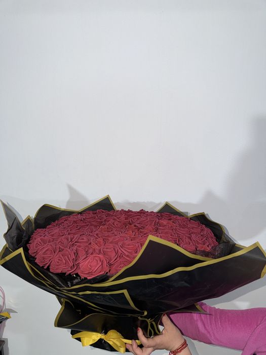 Buchet de trandafiri artificiali de peste 100 de trandafiri