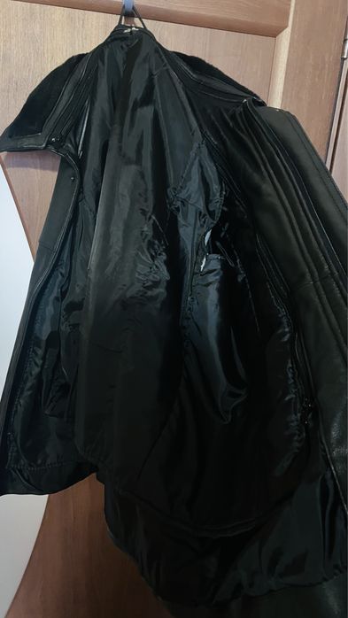 Vand haine de piele cu blana pentru barbati