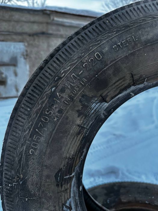 Резина 14 старенькая
