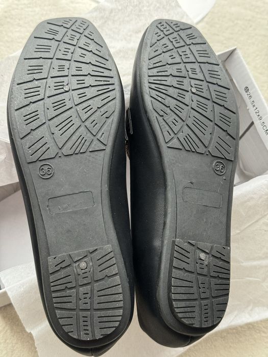 Mocasini negri cu print