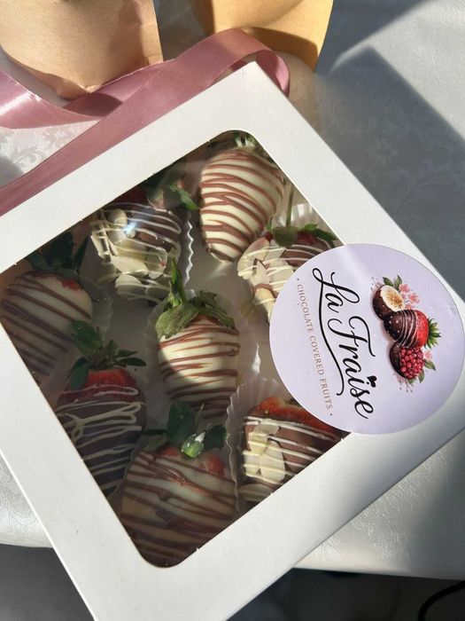 Клубника в шоколаде банан в шоколаде