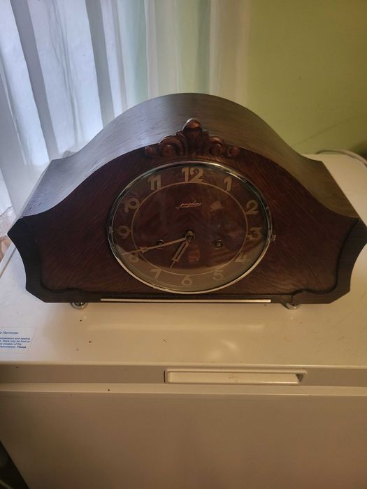 Стар античен часовник