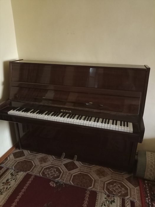 Продам пианино "RIGA" (б/у) – отличное состояние!