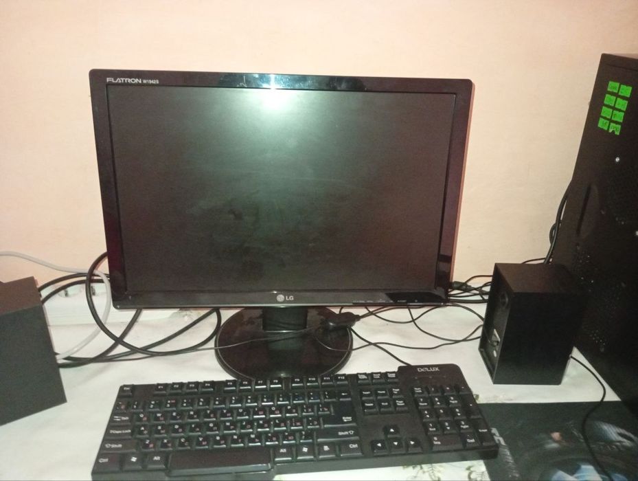 Kompyuter satiladi jagdayga jaqsi islep turipti. Baxasi kelisimli.