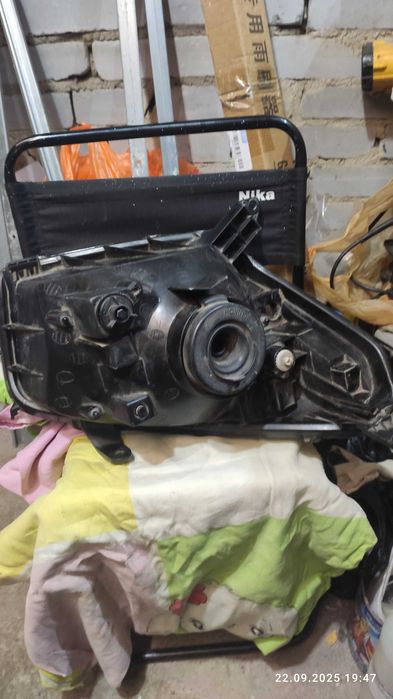 Фары Toyota RAV4