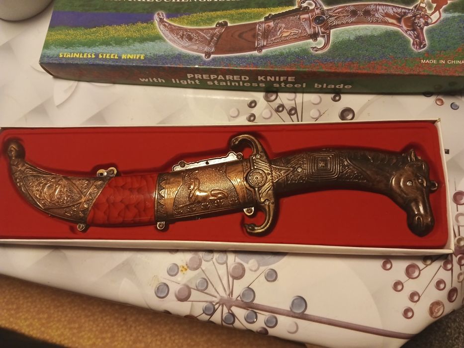 Продается декоративный нож.