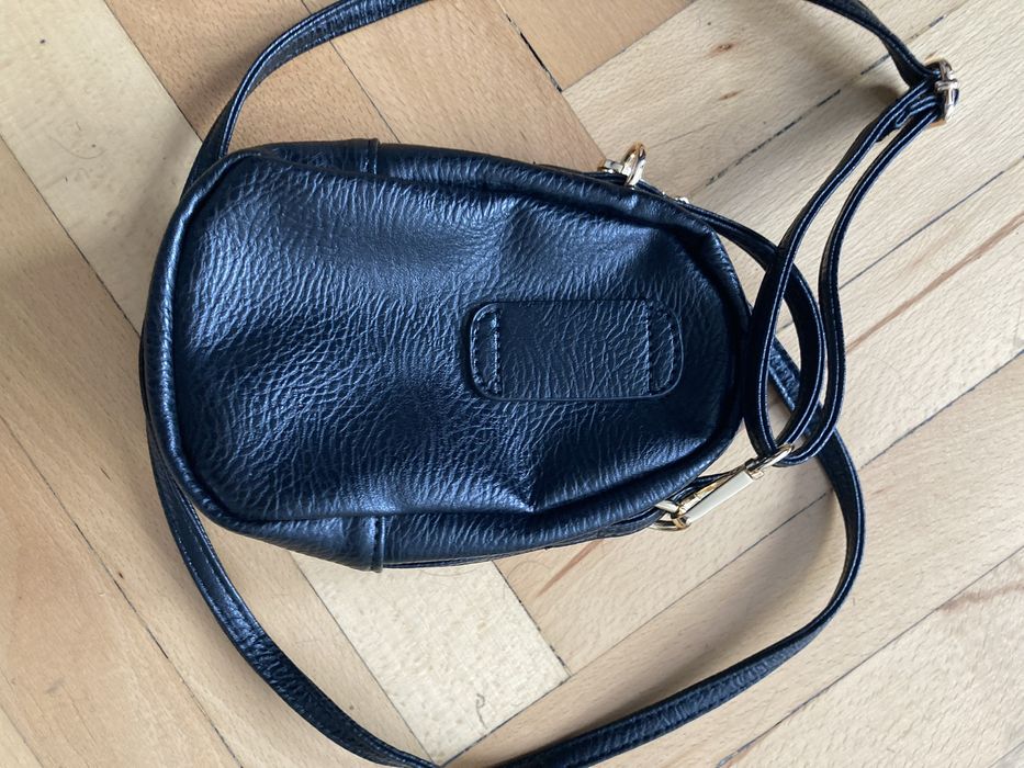 Черна чантичка - нова