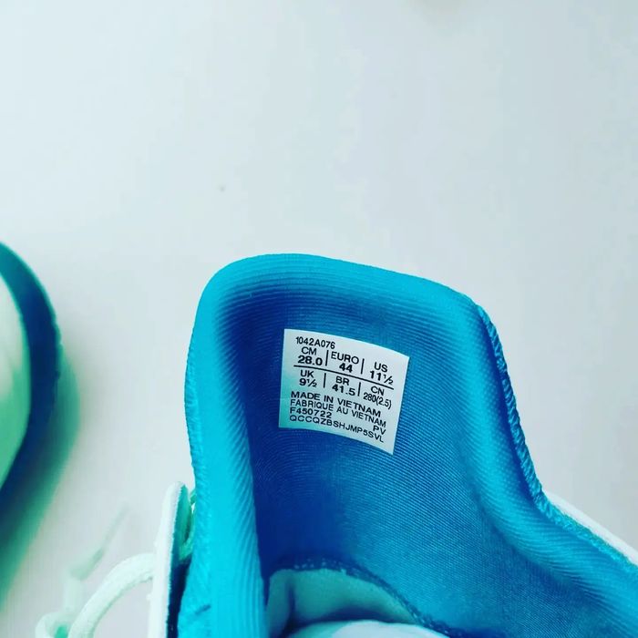 Asics  original волейбольные 43р