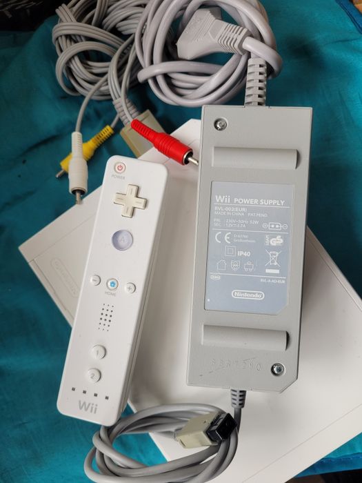 Wii cu incarcator si 1 maneta