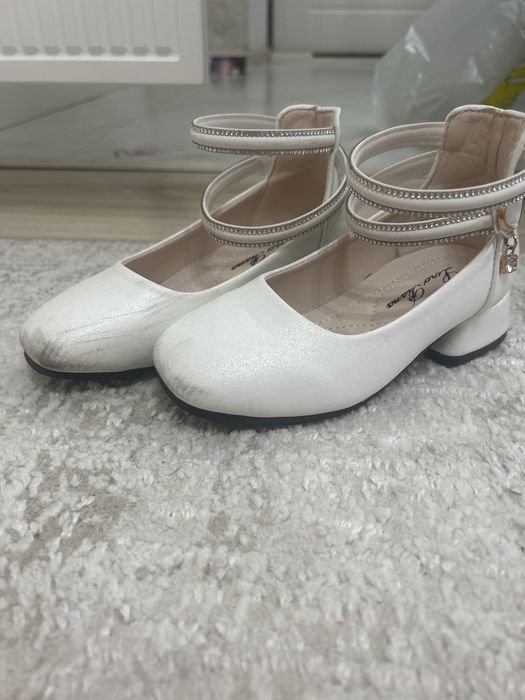 Продам туфельки для девочек