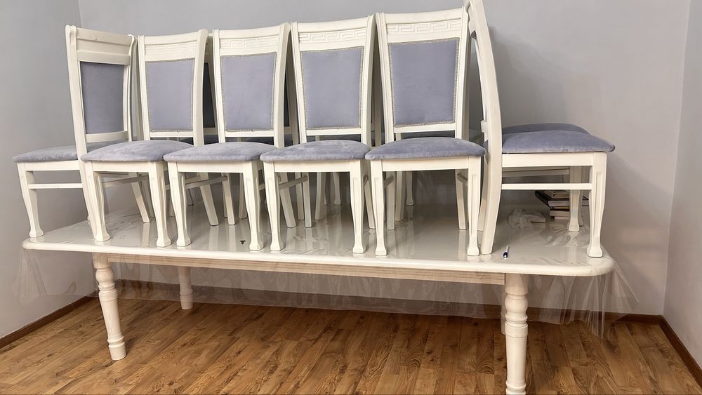 стол для гостиной