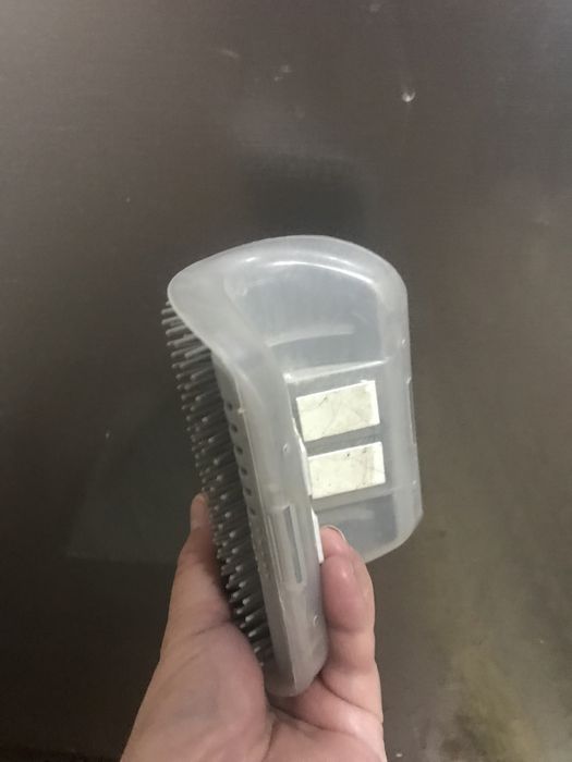 Настенная угловая щетка для кошек