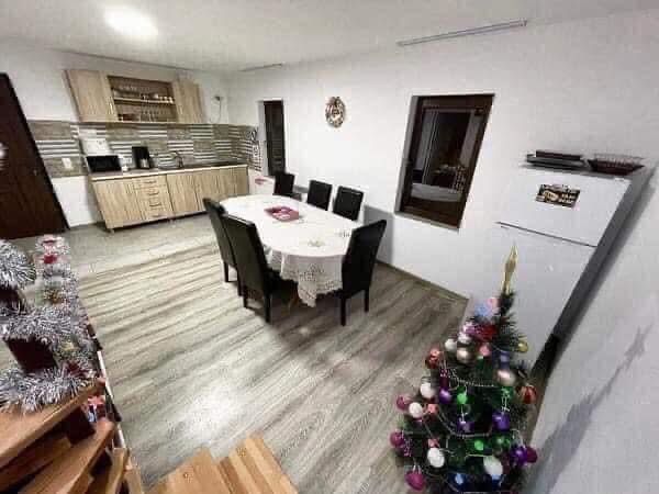 Cabana cu Ciubar LIBERA DE CRACIUN