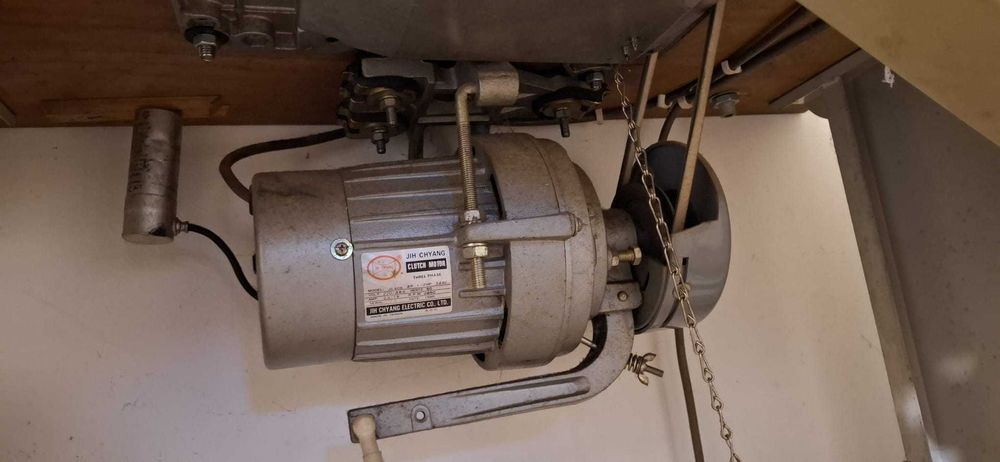 Masina de surfilat industriala