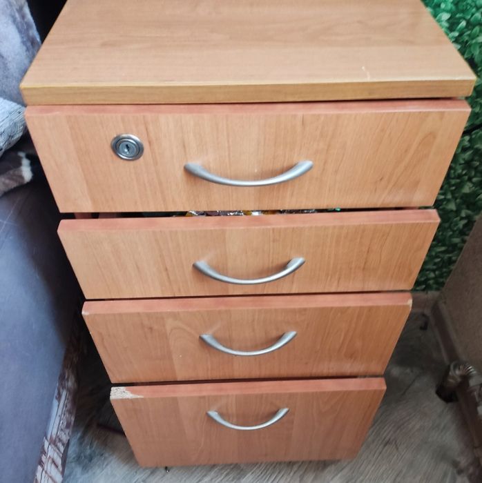 Продам 2 тумбочки