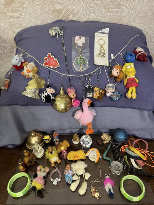 Коллекция брелков и сувениров.