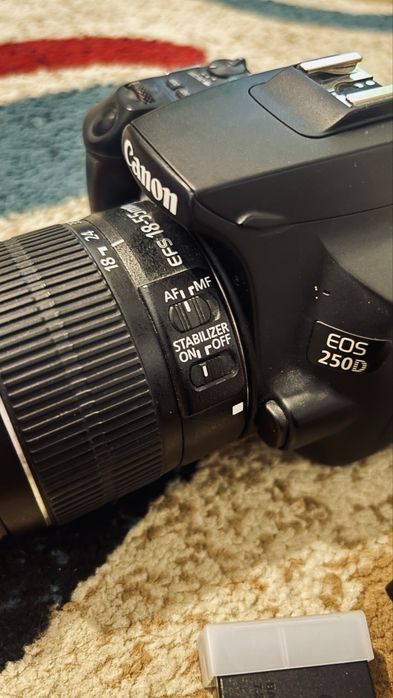 Canon 250D + 2 baterii originale!