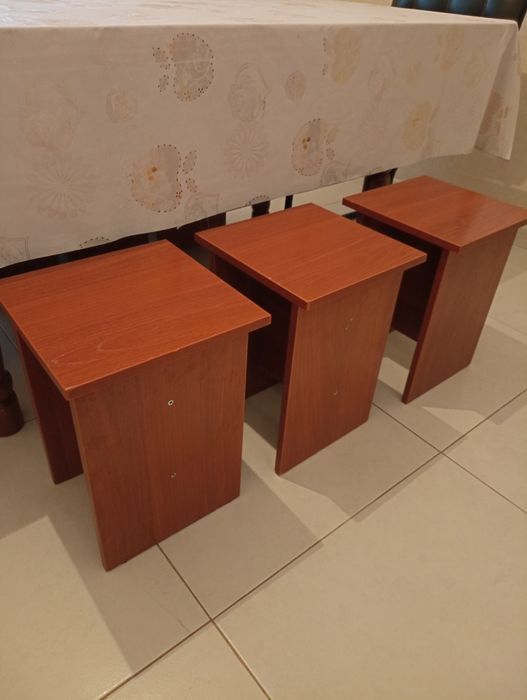 Продам стол с табуретками