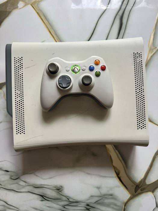 Продам приставку xbox 360