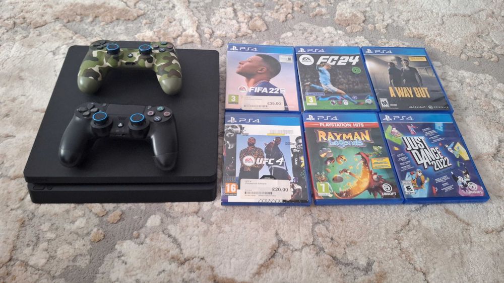 PlayStation 4,cu diferite jocuri,2 controller,folosit f puțin