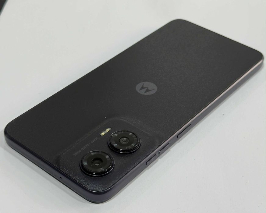 Продавам Motorola Moto G35 5G 256GB 4GB RAM