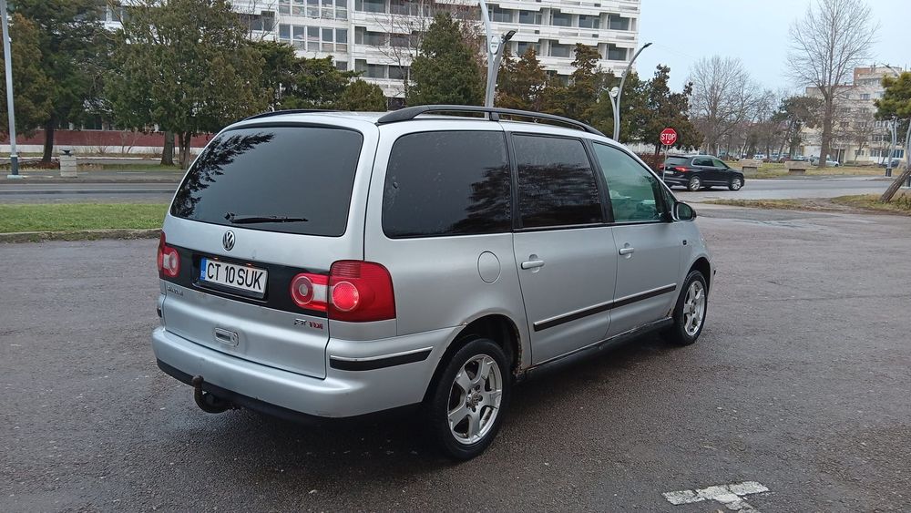 Vând Volkswagen Sharan