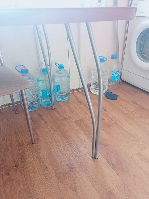 Кухонный стол и стулья