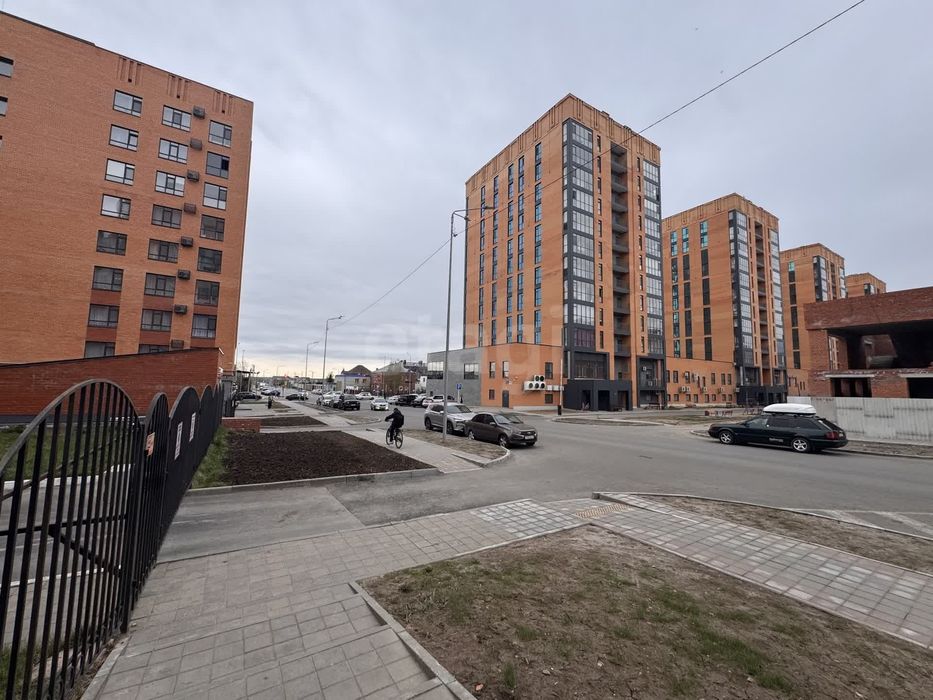 Продам 2 ком квартиру 81.8 м.кв. на Жанна Кала