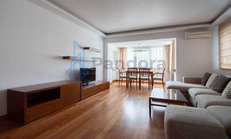 Дава се под наем Тристаен апартамент в София, Център - 100 кв.м за 766 € - Снимка #1