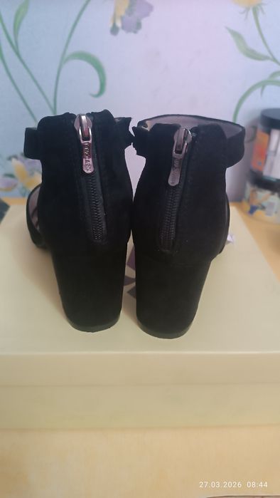 Продам Босоножки