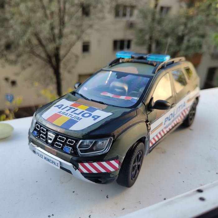 Macheta Duster Camuflaj ,,poliția militară,, cu girofar funcțional