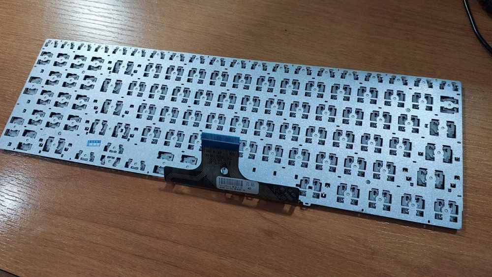 Продам клавиатуру для ноутбука Samsung