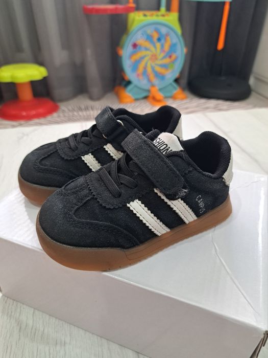 Продам детскую обувь