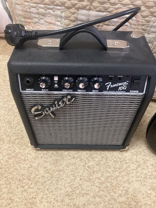 Гитара Fender Squier Stratocaster Pack (Комплект) + Комбик. Идеал