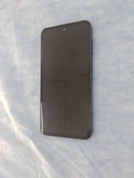 Самсунг А35 в хорошем состоянии