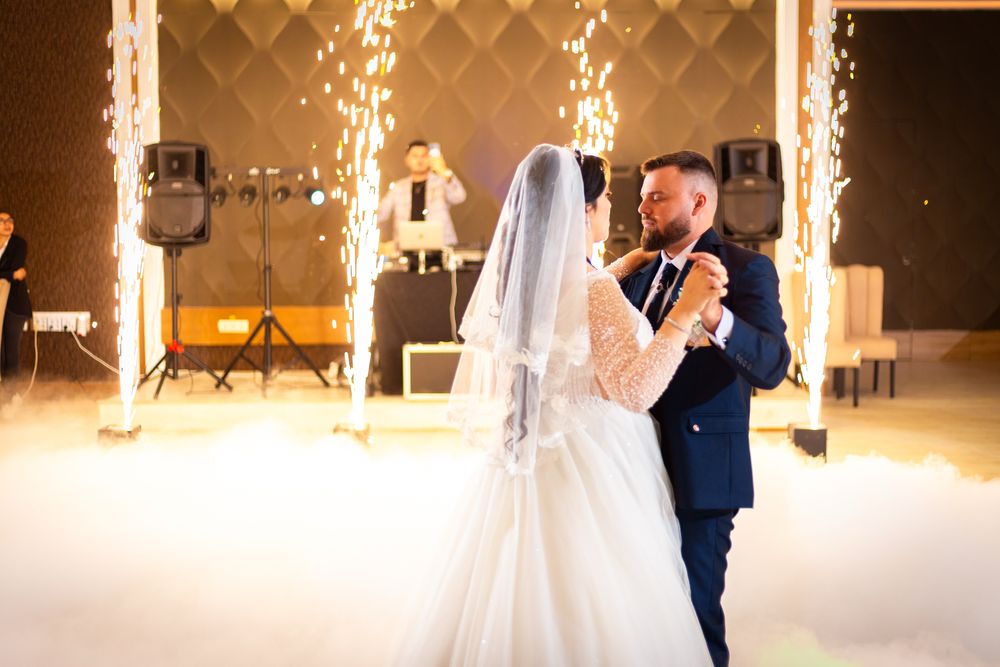 Fum greu si artificii SPARKULAR pentru dansul mirilor