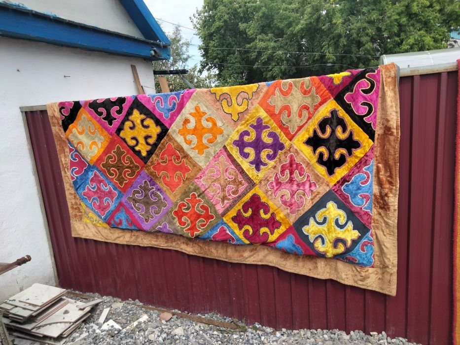 Продам палас в отличном качестве.