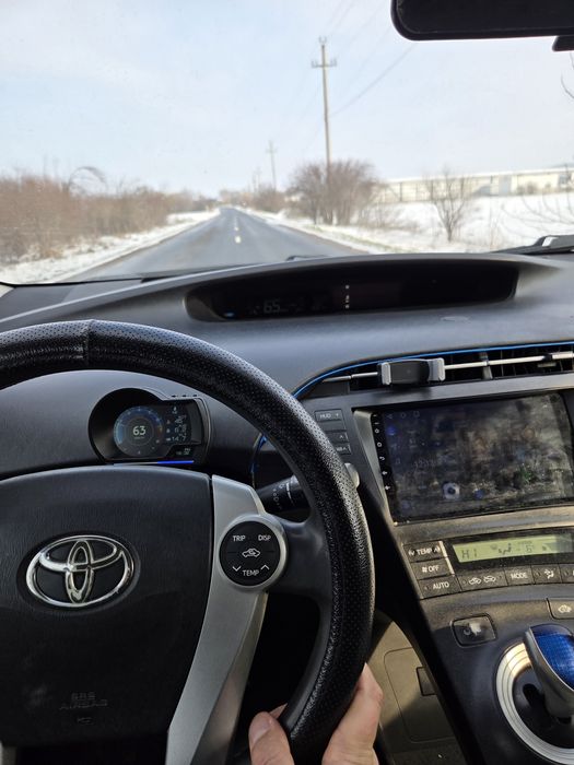 Inchiriez toyota prius 3 gpl 2014 uber bolt automata hibrid