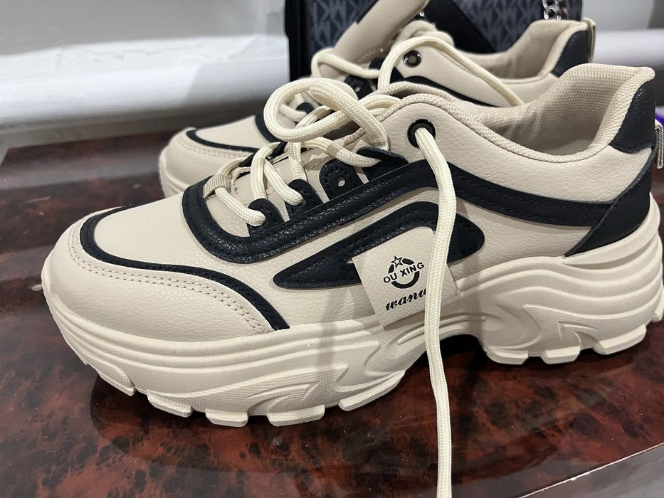 Кроссовки новые